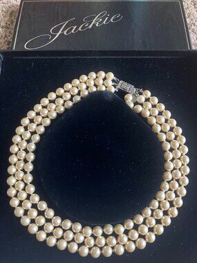Jackie Kennedy Pearl Necklace Triple Strand In Box- Franklin Mint Vintage style